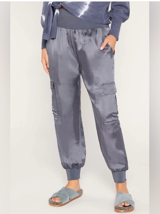 cinq a sept Pants - Cinq a Sept gray Giles satin joggers Sz S